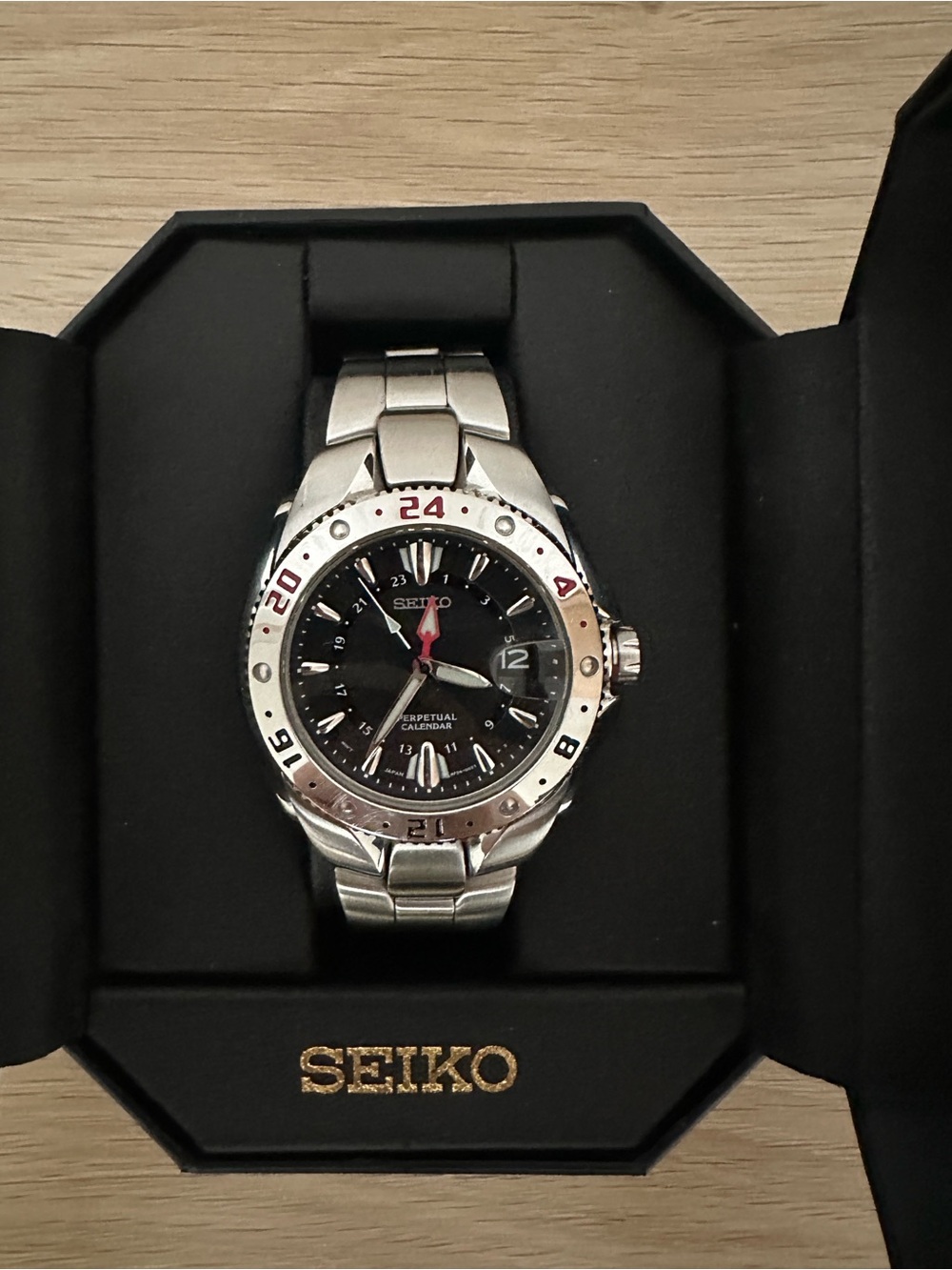 Seiko Perpetual Calendar 8F56-0029 Quartz Men's Watch with Seiko Battery